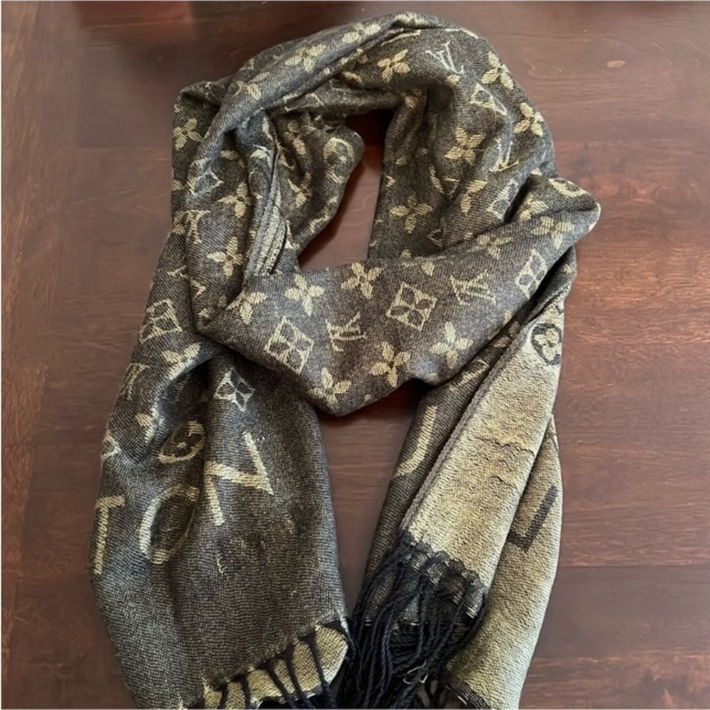 Louis Vuitton Reversible Monogram Shawl in Black and Gold